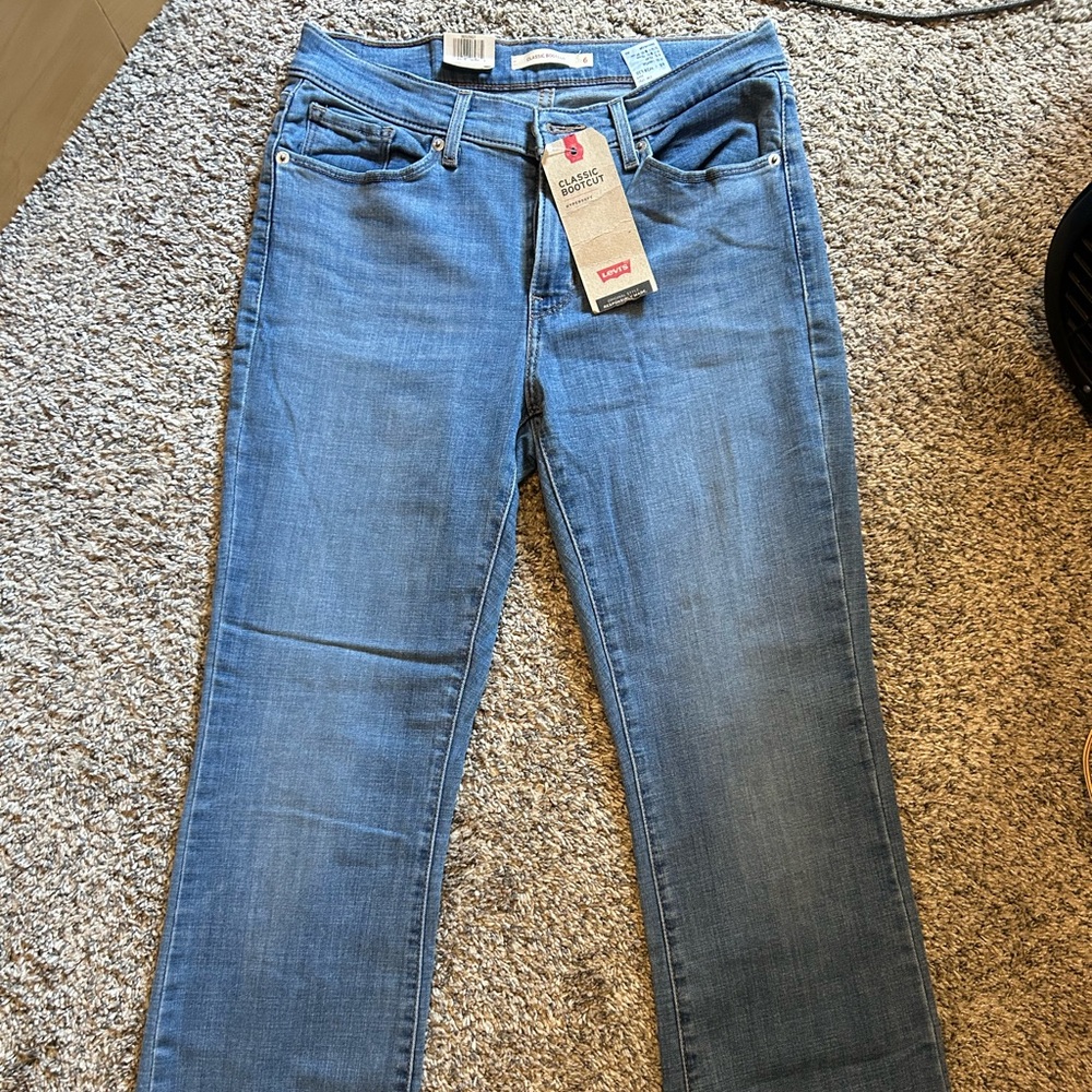 Levi's Women's Straight Leg Jeans in Light Blue